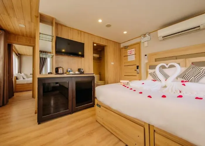 Athena Royal Cruise - Luxury In Bay  5*